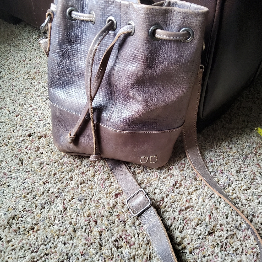 Bedstu bucket bag. Two straps, shoulder and crossbody